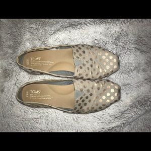 Tom’s shoes, size 8.5, gray with copper detail.